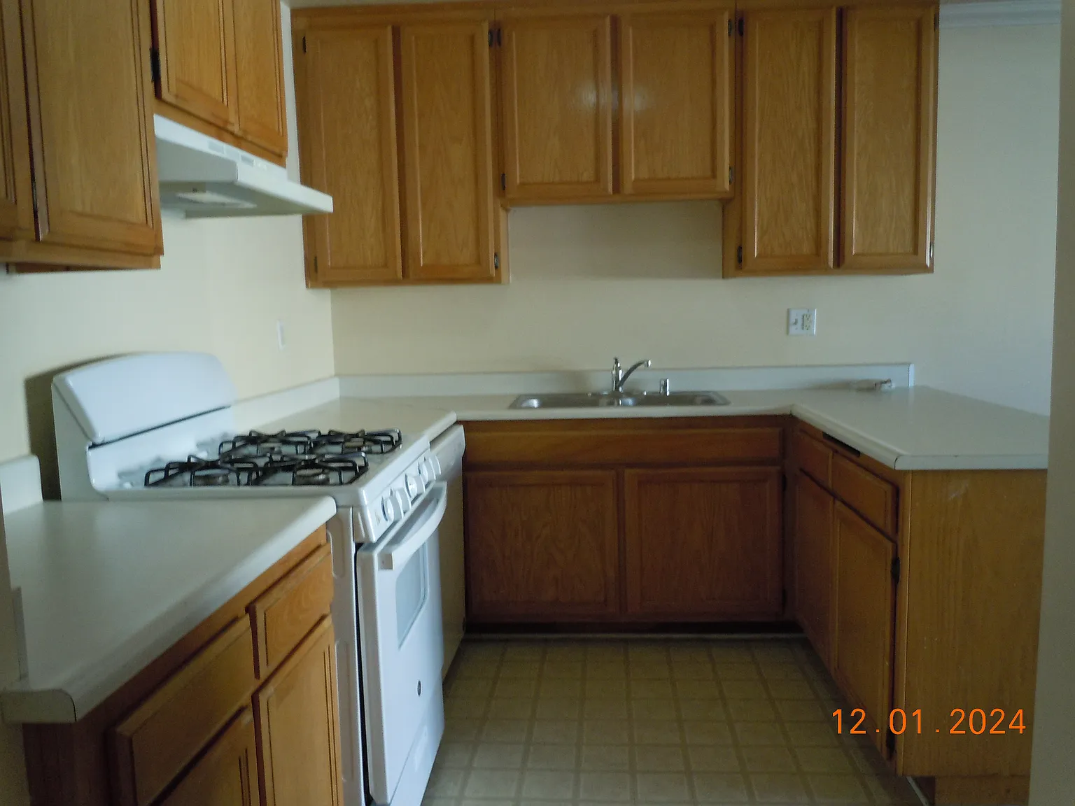 2 bed, 1000 sqft, $2,290 — Photo 2