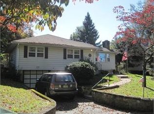 8 Nautical Ter, Lake Hopatcong, NJ 07849