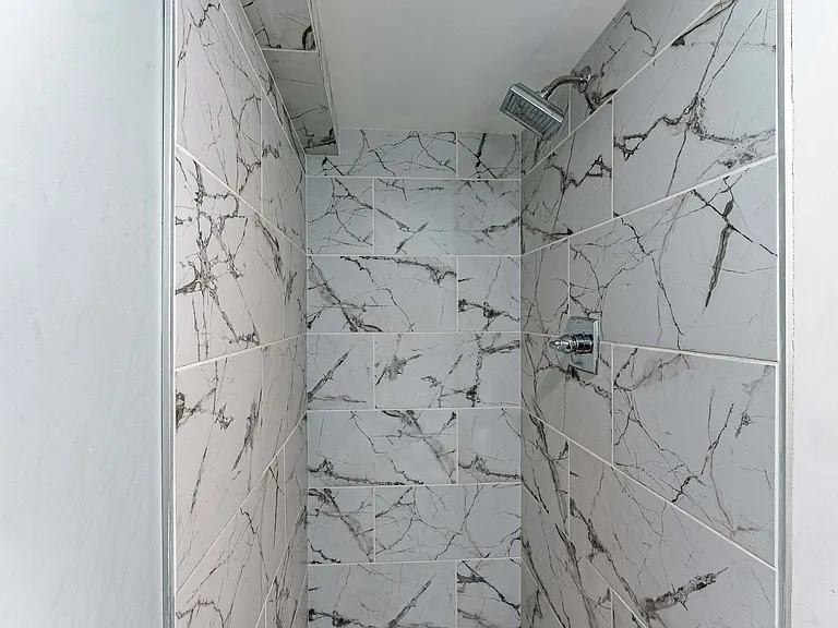 1121 N Leclaire Ave #BASEMENT — Photo 13