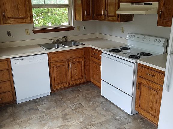3rd image of 207 SE Greystone Dr