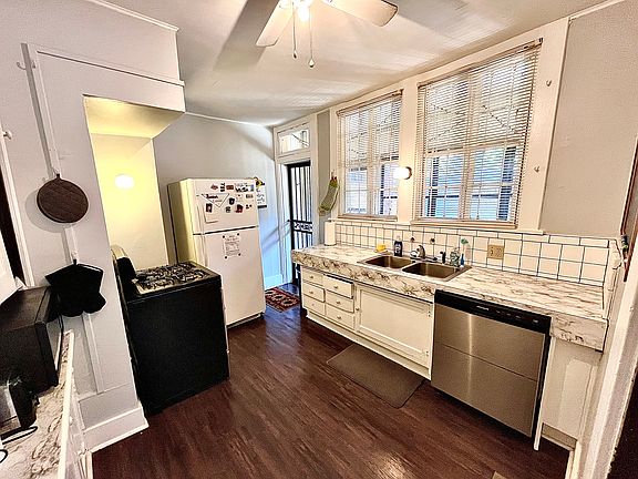 4th image of 1539 N Parkway Ave