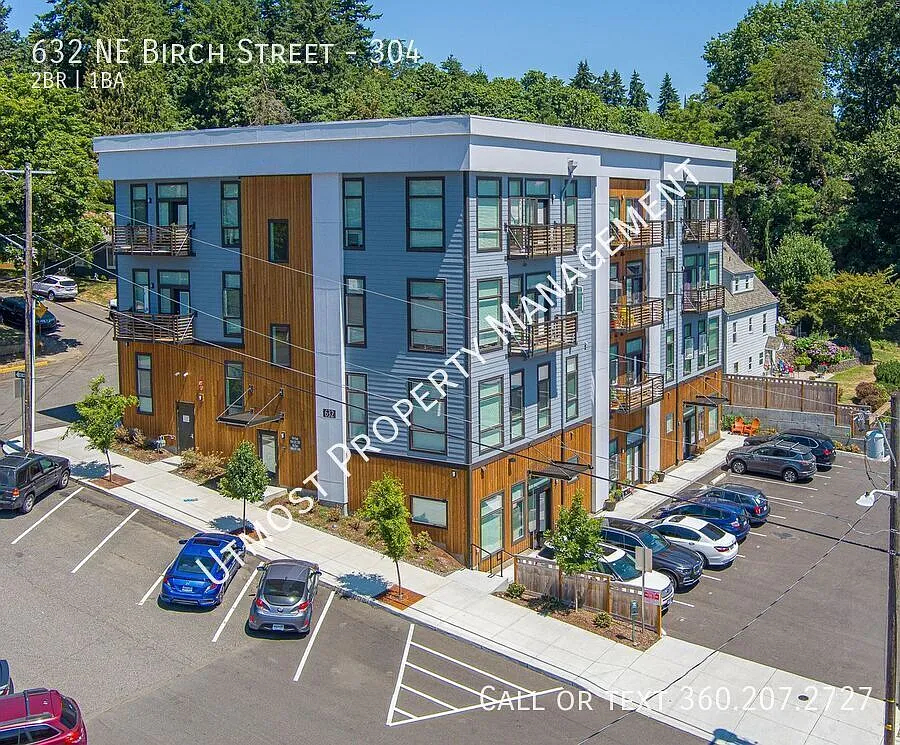 Building Photo - 632 NE Birch St #304