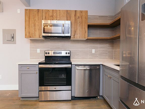 5th image of 484 Harman St #3G