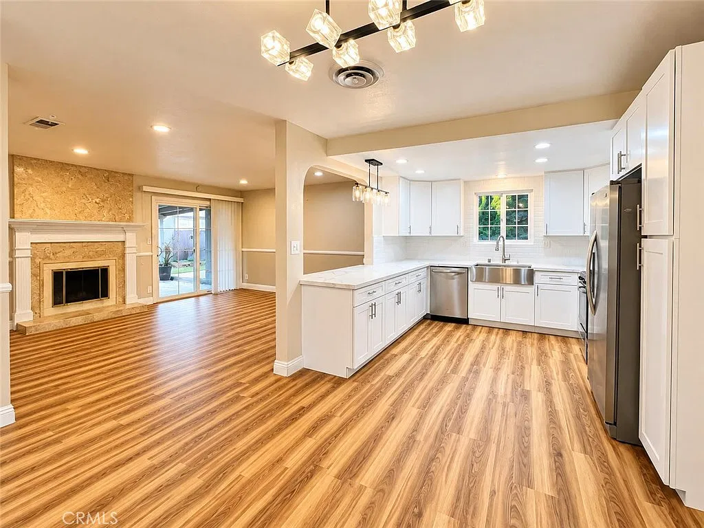 4 bed, 1350 sqft, $3,250 — Photo 2