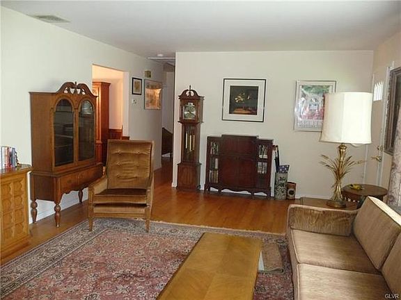4th image of 8 Audubon Ave