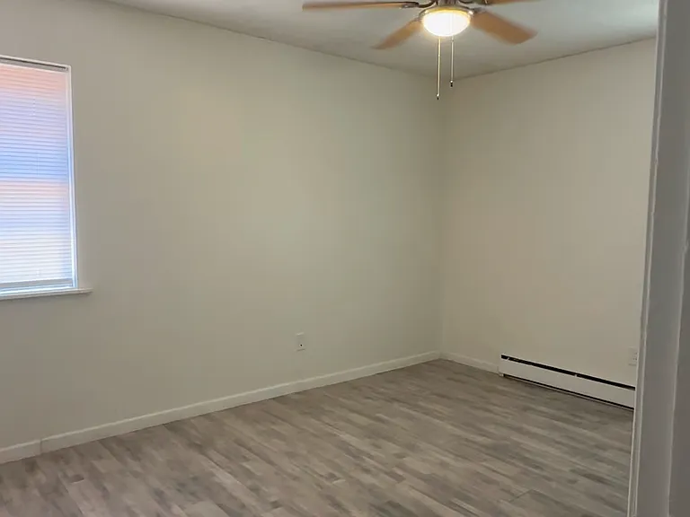 2126 Glendale Dr — Photo 7