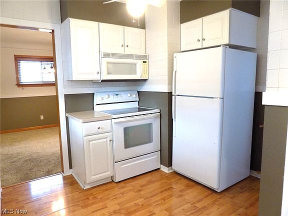 4th image of 330 E 210th St