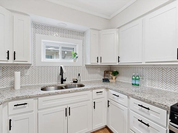 4th image of 4309 Jamieson Ave