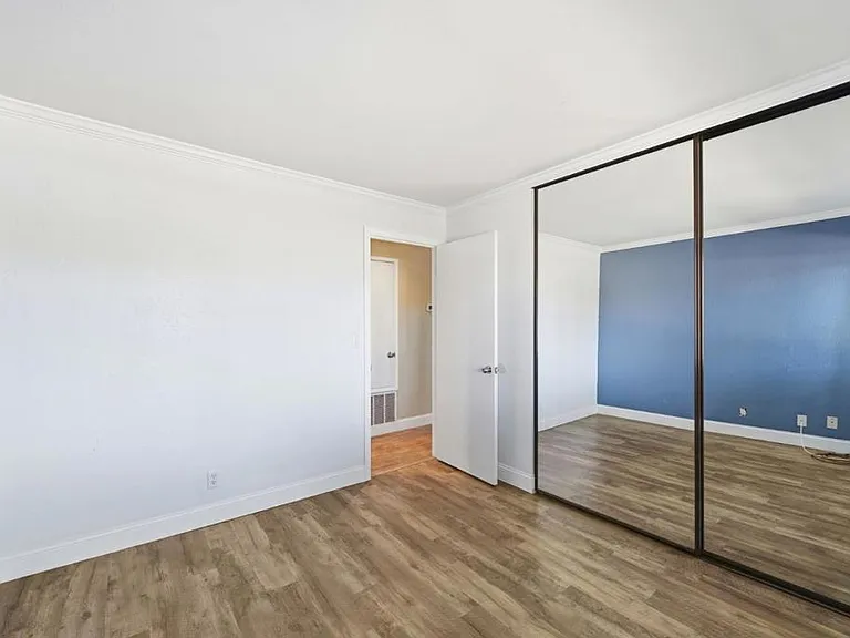 2504 La Terrace Cir — Photo 21