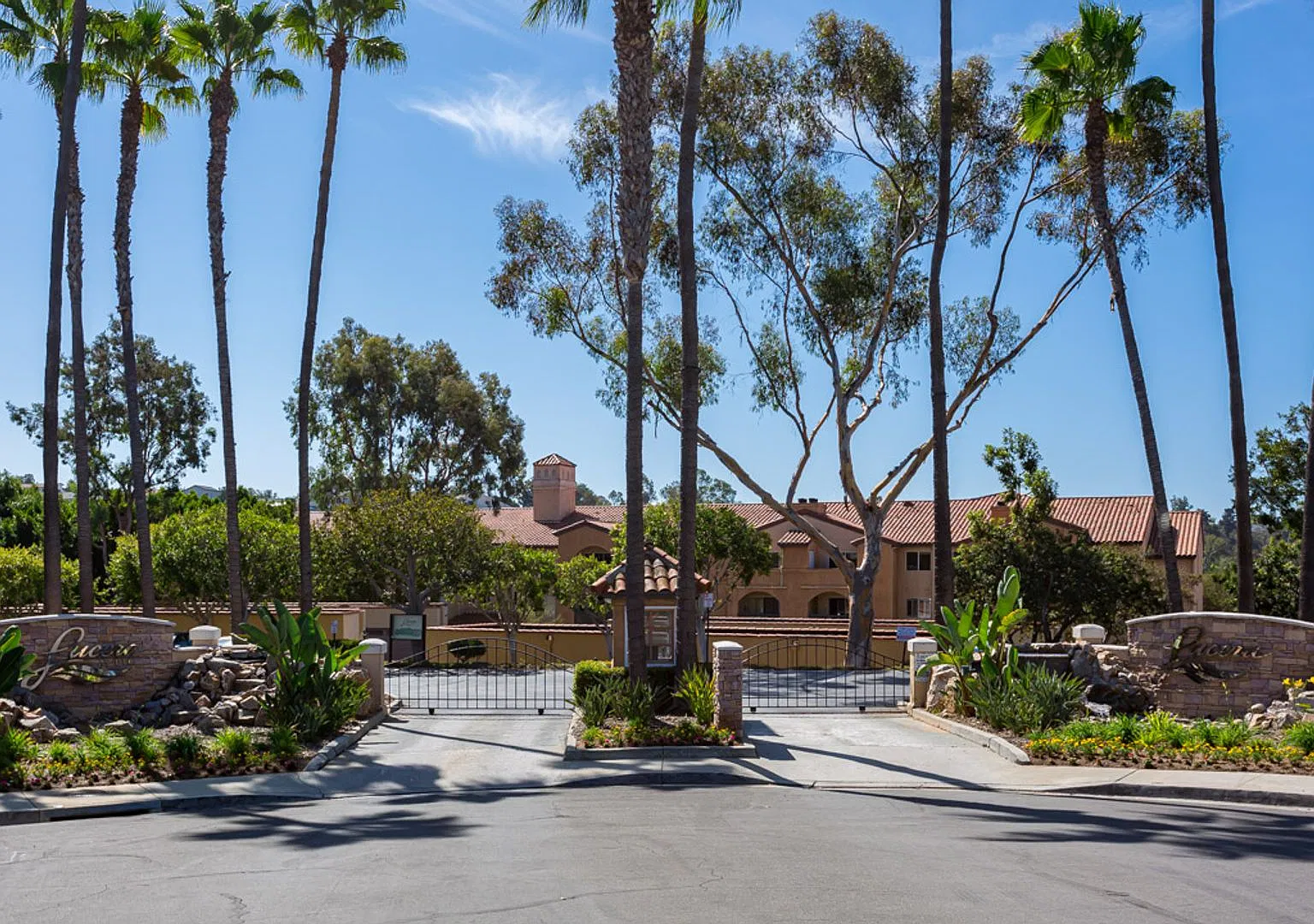 Top floor condo in Gated Community! — Photo 2