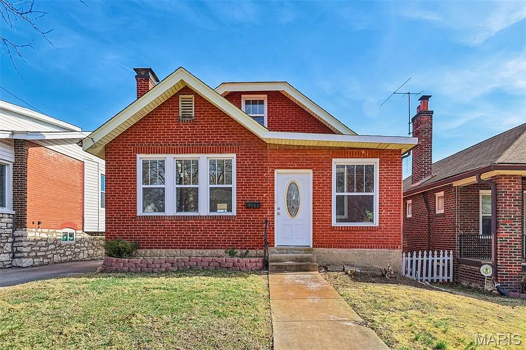1502 Bredell Ave photo 1