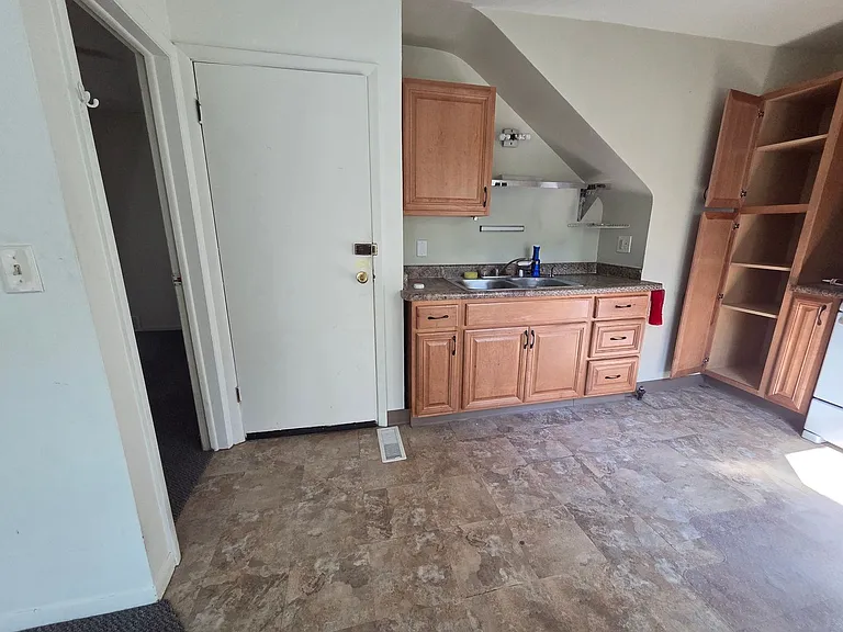 922 Liberty St — Photo 6