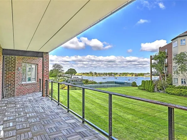 111 Harrison Ave APT B12, Newport, RI 02840