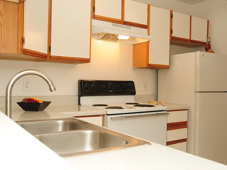 Crestview Apartments — Photo 19