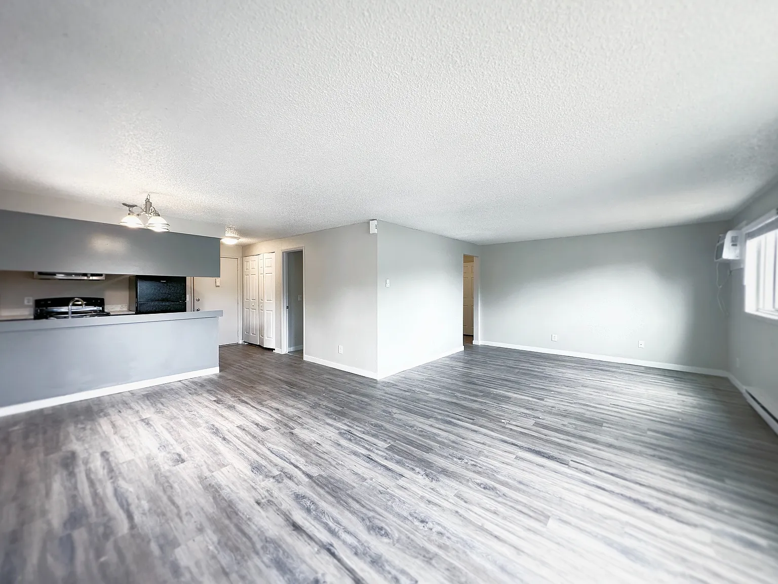 Serrano Apartments — Photo 3