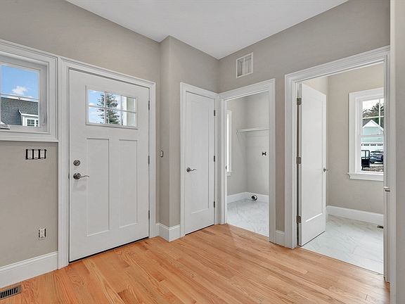 2nd image of 4 Weber Farm Rd #4