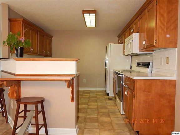 5th image of 3131 Fairoaks Dr