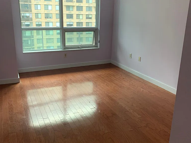 20 Newport Pkwy — Photo 13