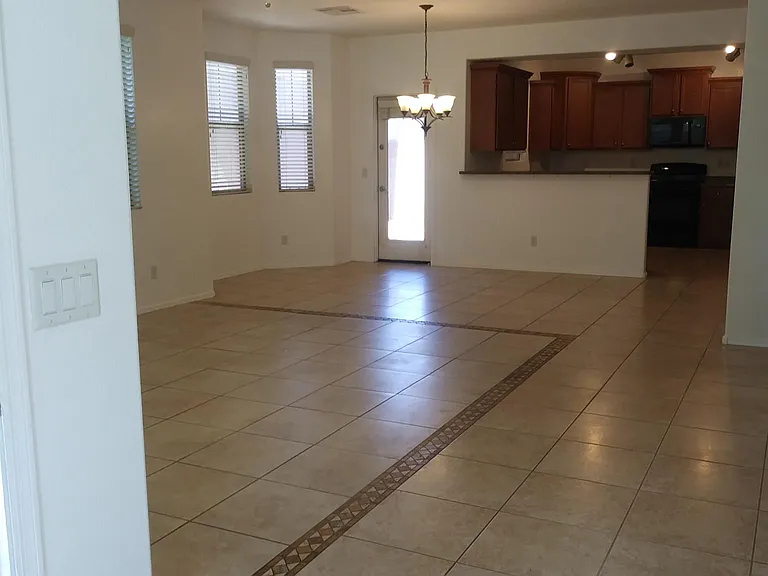 3720 E Kerry Ln — Photo 13