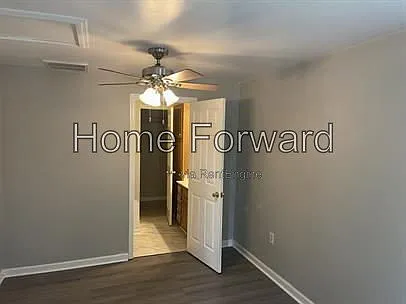 100 Bristol Ave — Photo 4