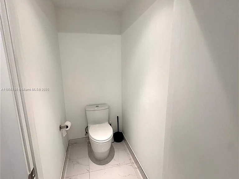 16385 Biscayne Blvd #2720 — Photo 37
