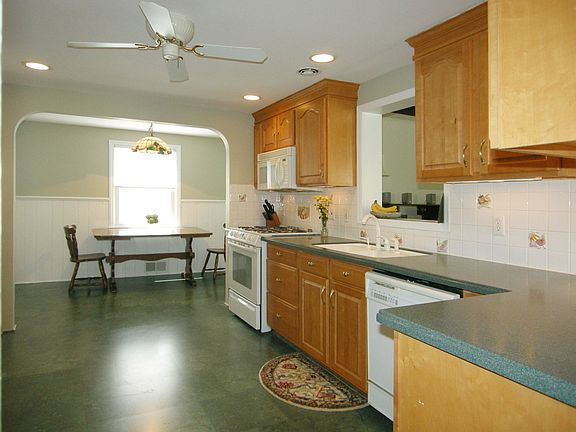 Kitchen & Breakfast Room