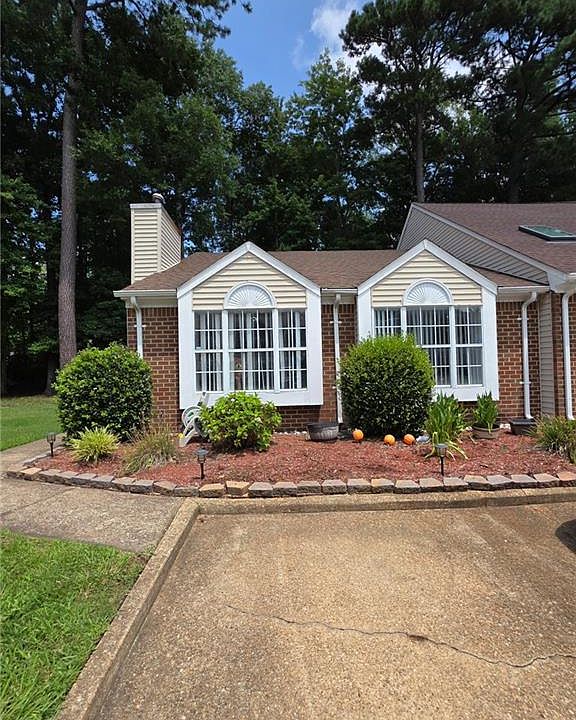 1st image of 416 Woodview Ln