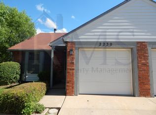 2230 SW Westport Sq, Topeka, KS 66614