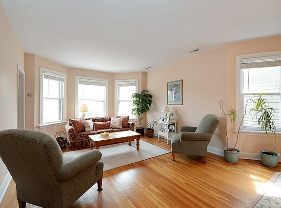 2nd image of 3922 N Oakley Ave