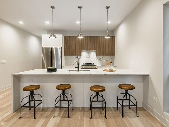 2nd image of 1238 N Bosworth Ave #202