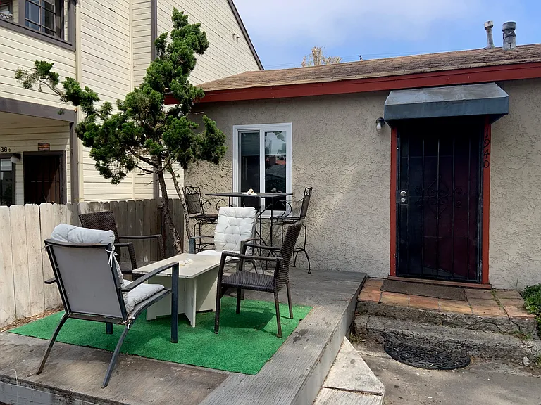 1940 Thomas Ave — Photo 1