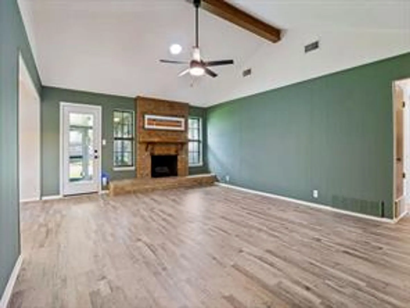 Discover your dream home in the heart of Bedford, TX, — Photo 4