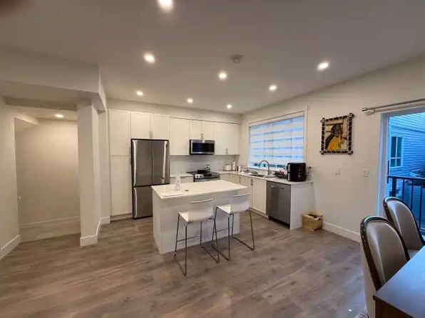 3 bedroom rental in Surrey — photo 6