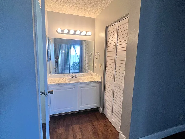 718 Executive Center Dr #111 — Photo 7
