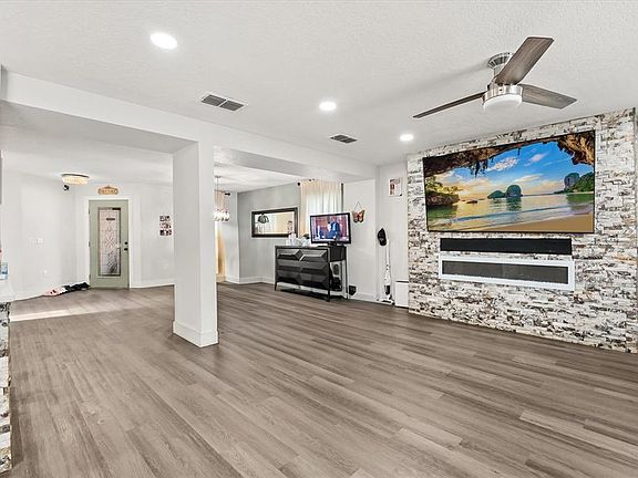 4th image of 306 Rona Ln