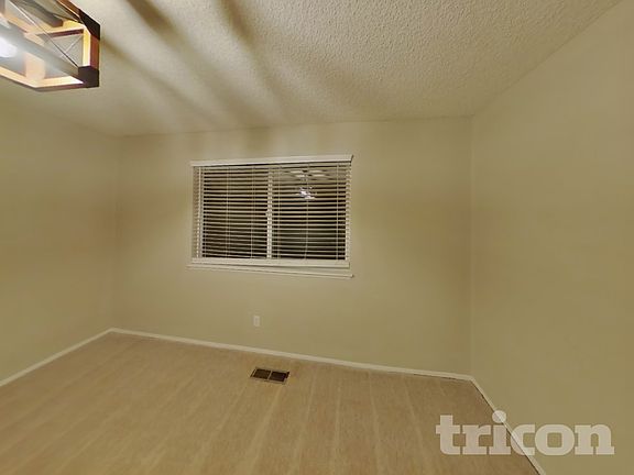 4th image of 5452 Pineridge Dr NE