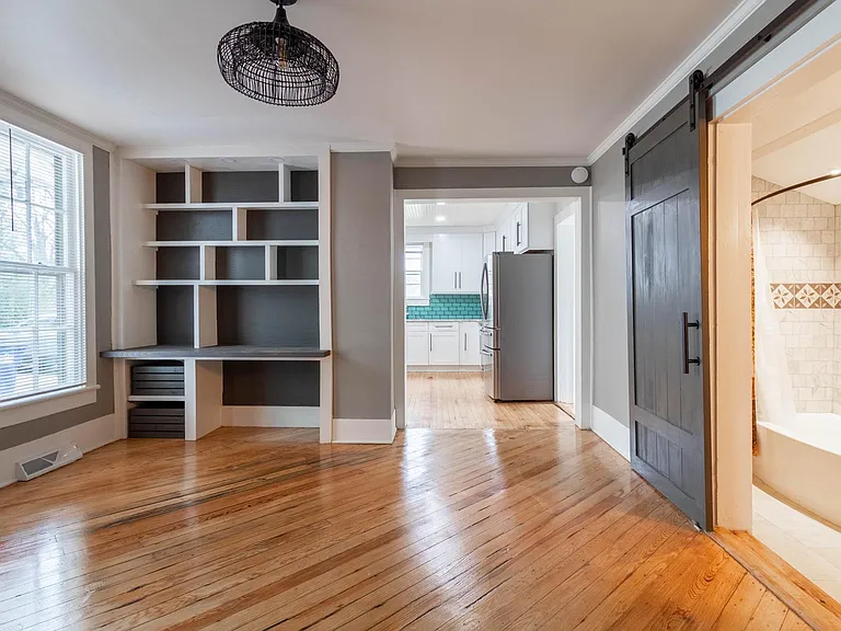 625 S Poplar St — Photo 15