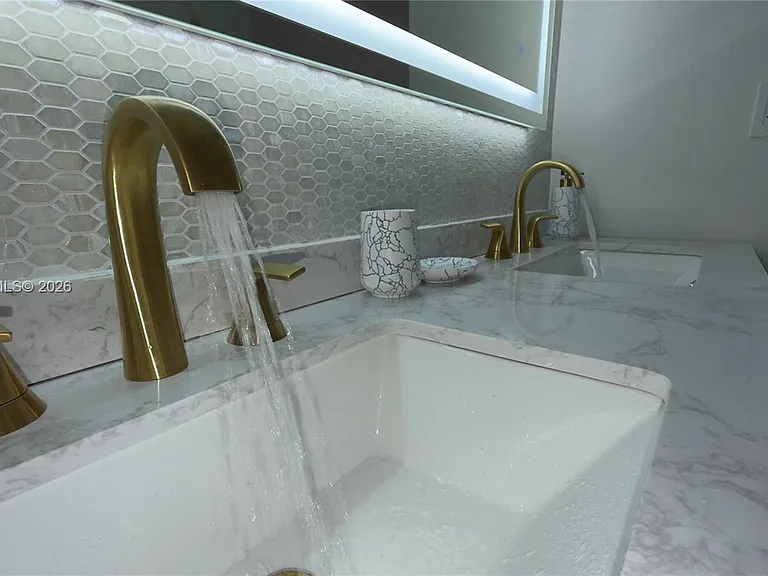 2333 Brickell Ave #614 — Photo 23