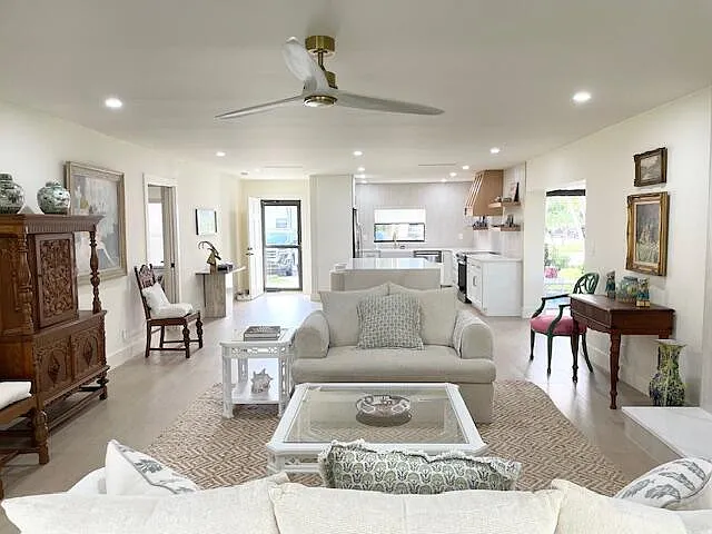 1303 Clubhouse Cir — Photo 4