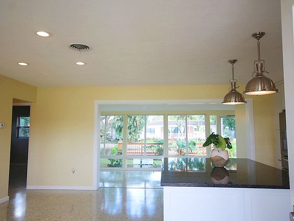5th image of 9477 Treasure Ln NE