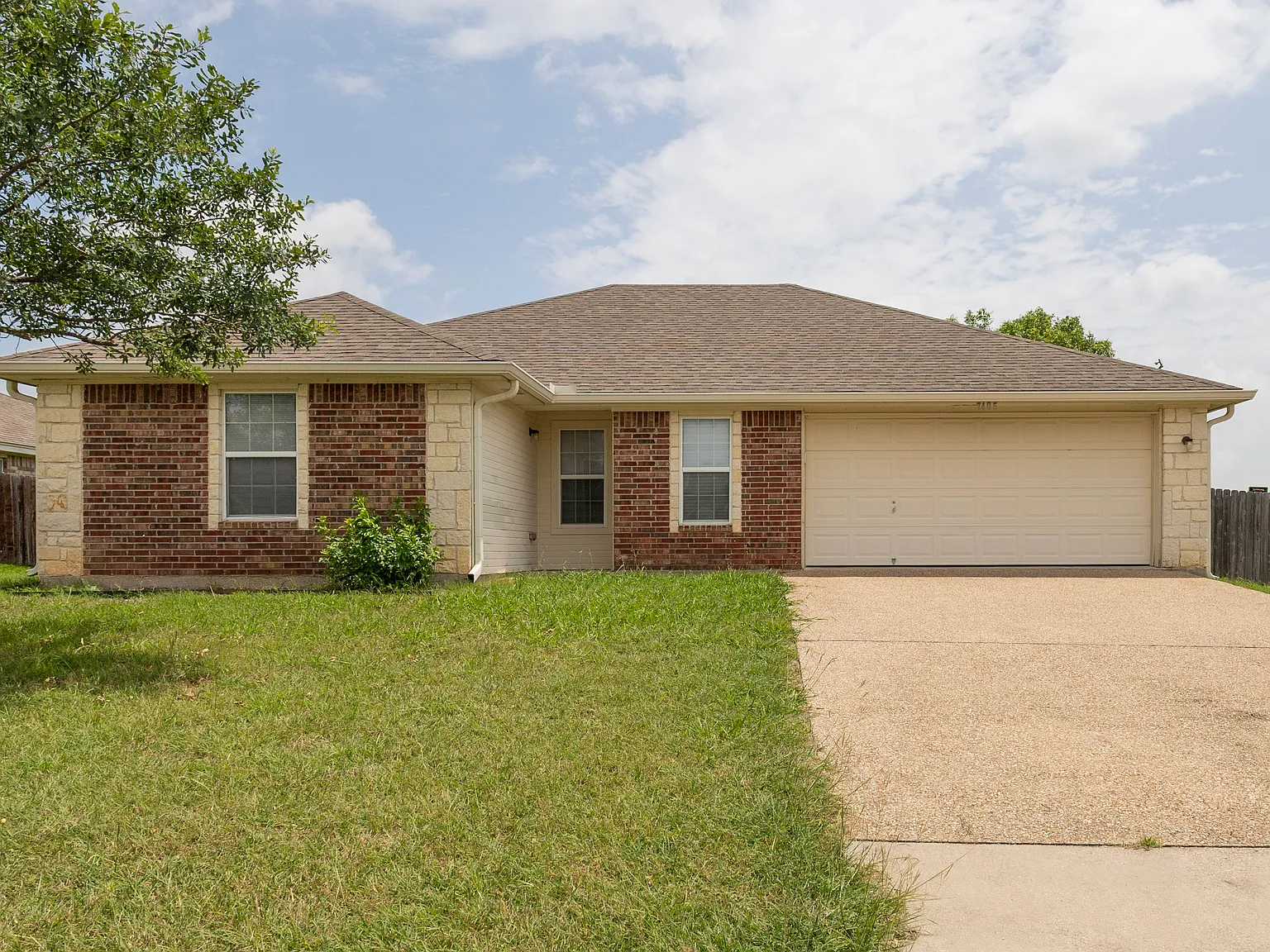 3 bed, 1626 sqft, $1,900 — Photo 1