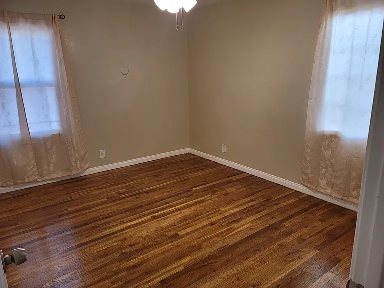 6503 White Oak Ave — Photo 36