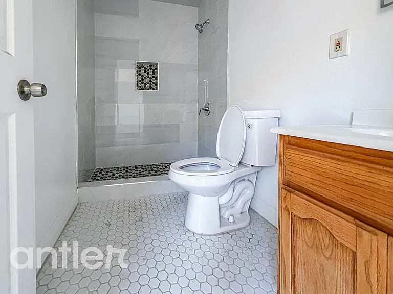 7689 S Main St #M1 — Photo 3