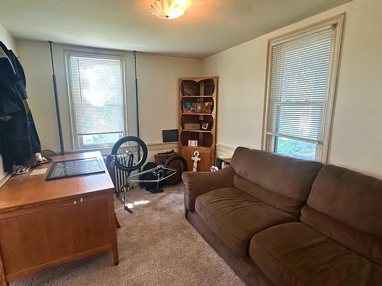 1404 E Newport Rd — Photo 8