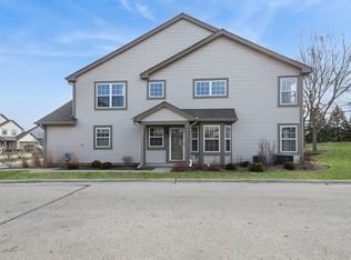 961 Sumac Ct, Lindenhurst, IL 60046