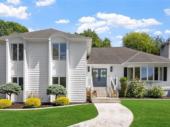 83 Nicole Dr, West Warwick, RI 02893