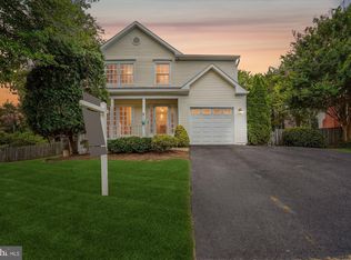 5504 Sequoia Farms Dr, Centreville, VA 20120