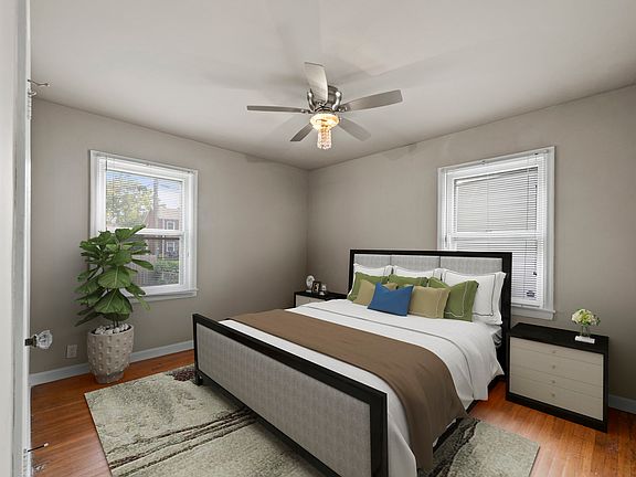 4th image of 722 W 42nd St
