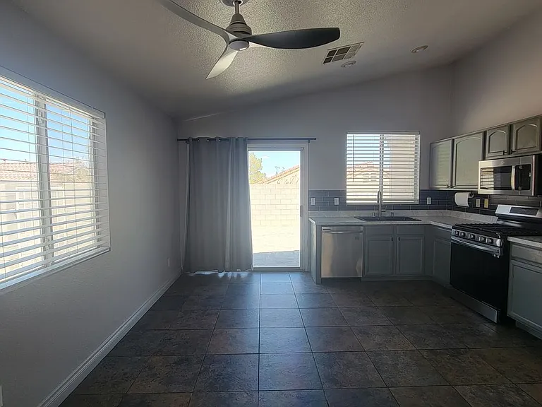5916 Kenmore St — Photo 5