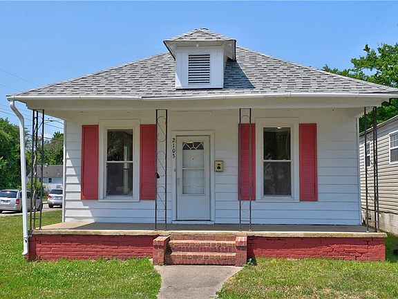 3rd image of 2103 Roanoke Ave